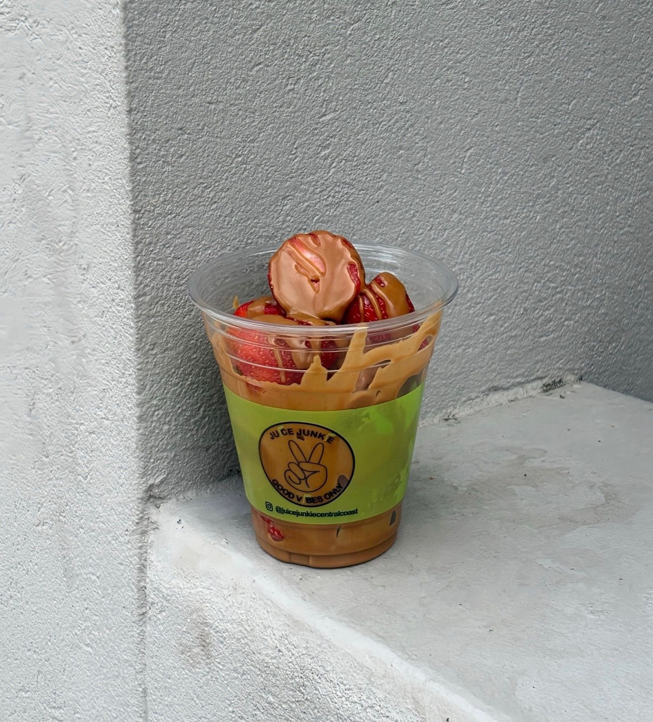 Biscoff Melt + Biscoff Crumbs Strawberry Cup